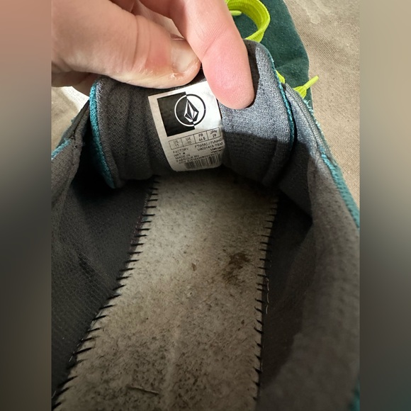 Suede Volcom sneakers good used condition side 11 men’s - Picture 10 of 10